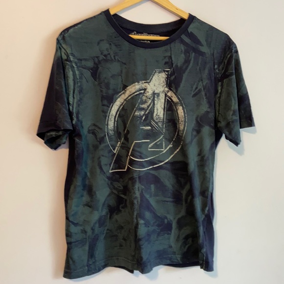 Marvel Avengers Men’s Medium Tee Shirt Logo